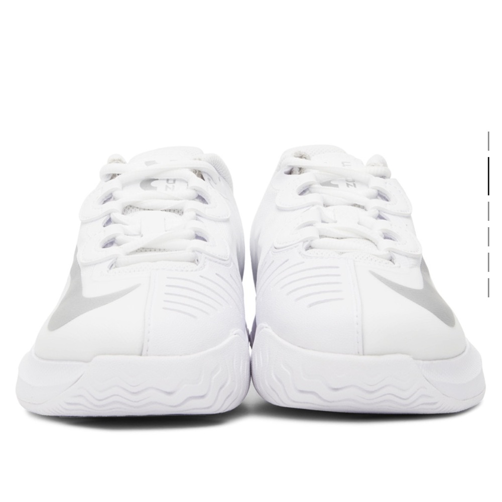 White NikeCourt Air Zoom sneakers